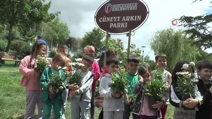 Cüneyt Arkın'ın anısına adı verilen park papatyalarla donatıldı