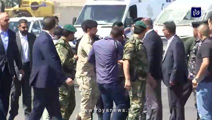 لحظة وصول ولي العهد الأمير الحسين إلى موقع حادثة تسرب الغاز في العقبة