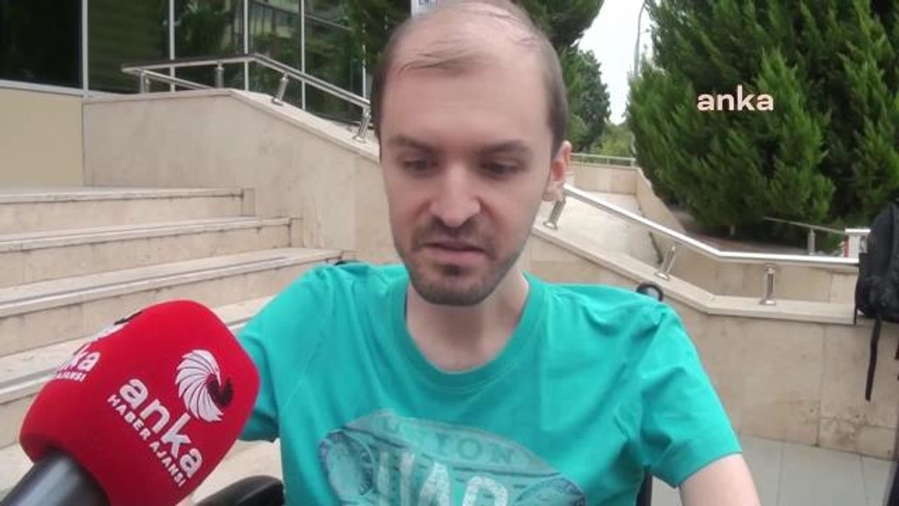 Dmd Hastası Oğluna Çare Arayan Anne, İl Sağlık Müdürlüğü Önünde Eylem Yaptı