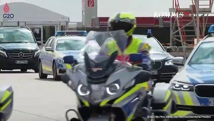 Iring-Iringan Mobil Presiden Jokowi Berangkat ke Polandia Menuju Ukraina