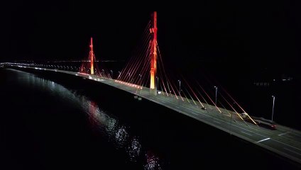 Ponte Anita Garibaldi, em Laguna, fica colorida para o Dia Mundial do Orgulho LGBTQIAP+