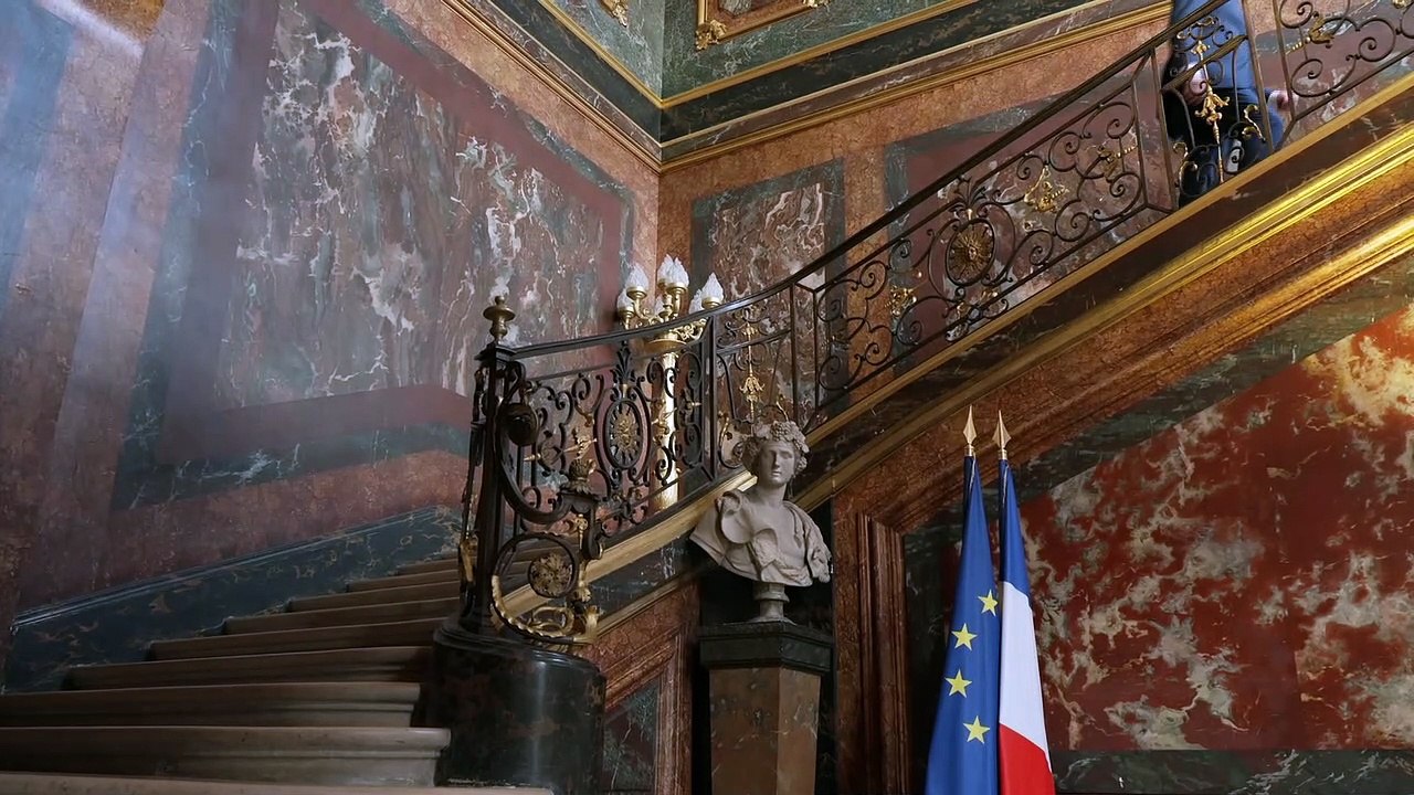 AVANT-PREMIERE: Découvrez les premières images du documentaire qui sera diffusé demain soir sur France 2 dans les coulisses et la vie de l'hôtel Matignon