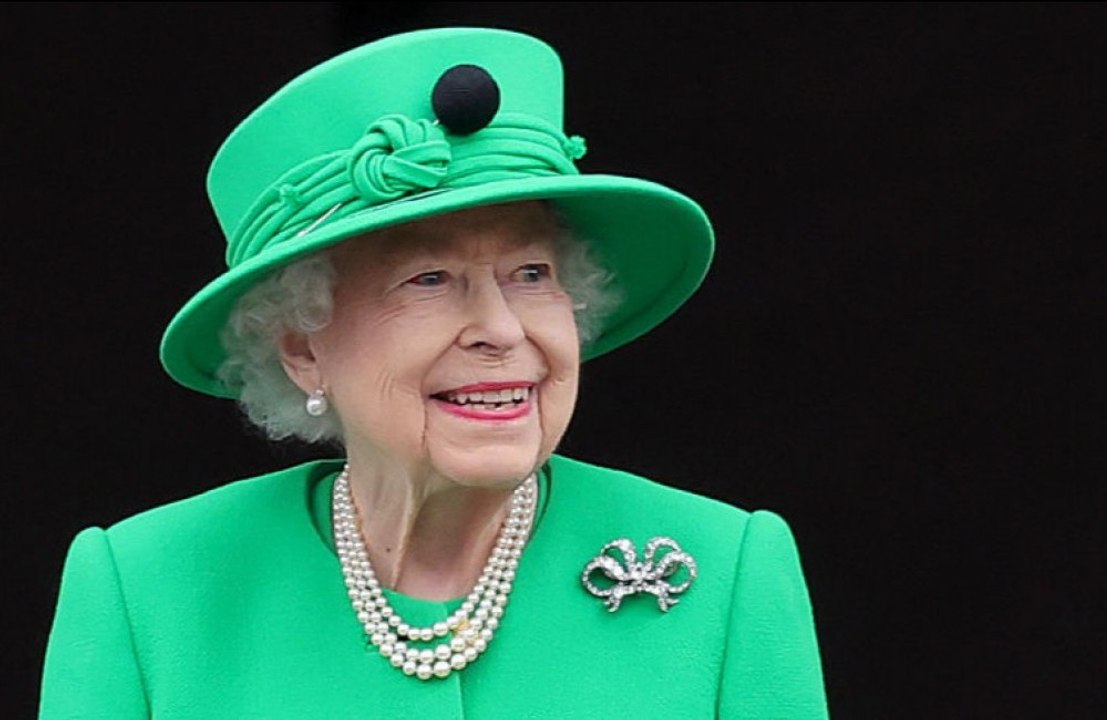 Queen Elizabeth läuft ohne Gehstock, nachdem sie unter „episodischen Mobilitätsproblemen“ litt