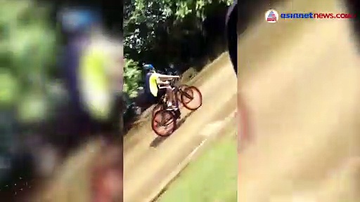 Mohanlal| 'അനന്തന്റെ മോന്‍ ഇപ്പോഴും നാടുവാഴി തന്നെ'; സൈക്കിളില്‍ ചുറ്റി സൂപ്പര്‍സ്റ്റാര്‍