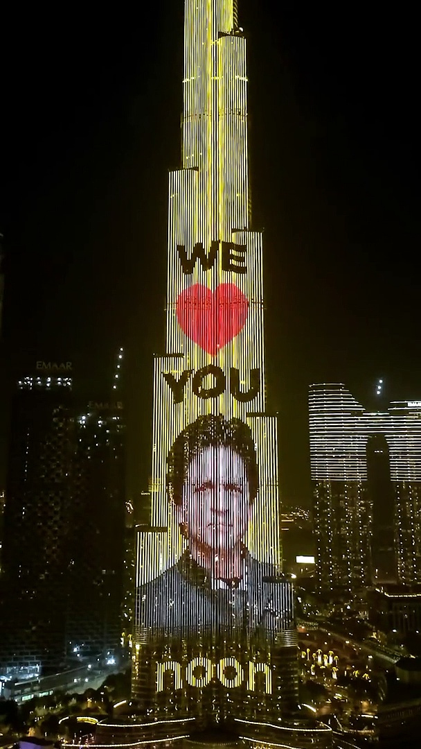 കിങ് ഖാന് പിറന്നാള്‍ ആശംസയുമായി വെളിച്ചത്തില്‍ തിളങ്ങി ബുര്‍ജ് ഖലീഫ