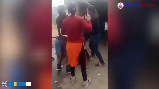 പിതാവിനെ മര്‍ദിച്ചയാളെ തിരിച്ചടിച്ച് മകള്‍, പെണ്‍കുട്ടികളായാല്‍ ഇങ്ങനെ വേണമെന്ന് സോഷ്യല്‍മീഡിയ, വീഡിയോ