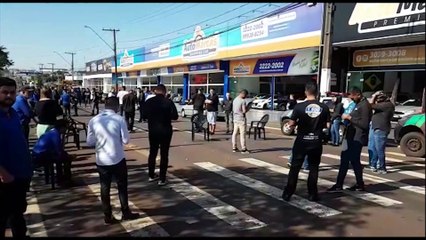 Manifestação de lojistas de carro gera confusão na Avenida Brasil, no São Cristóvão