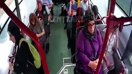 Yolcuların panik anları kamerada! Özel halk otobüsü otomobille çarpıştı, facianın eşiğinden dönüldü