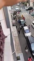 Enorme baston de rue à La Guillotière à Lyon