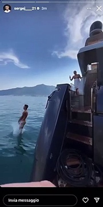 Lazio, Milinkovic e il tuffo acrobatico dallo yacht