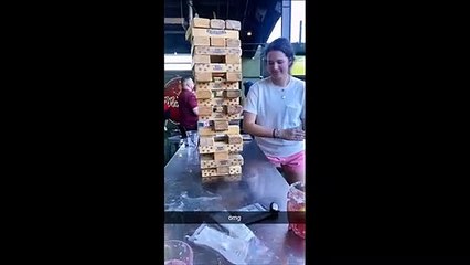 Un très joli coup au Jenga... enfin, surtout douloureux