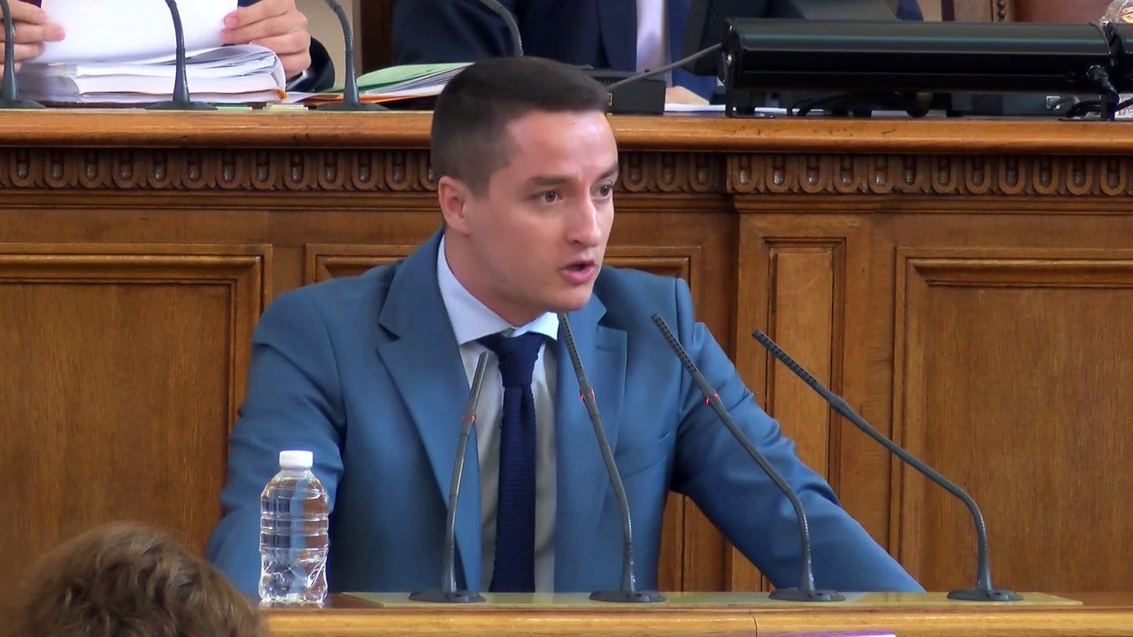 Почти физически сблъсък в парламента след декларация на  Възраждане