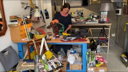 Gli scarti di materiali da cantiere diventano borse fashion