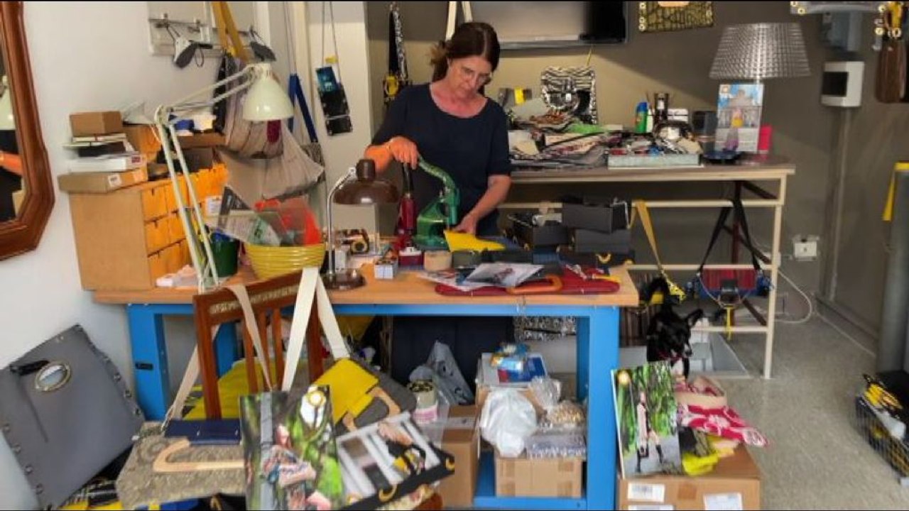 Gli scarti di materiali da cantiere diventano borse fashion