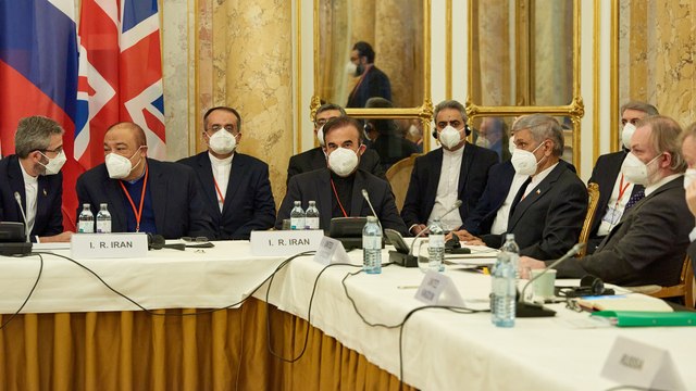 ما وراء الخبر- هل حرك نفط إيران مسارات التفاوض بشأن الملف النووي؟