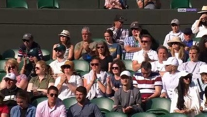 Wimbledon : Stefanos Tsitsipas lâche aussi un set mais se qualifie