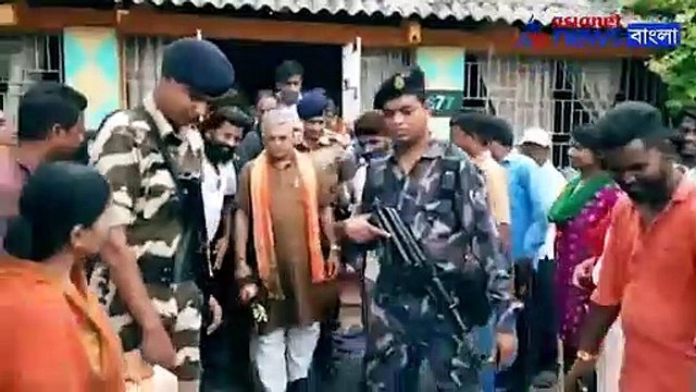 Rail officer touches feet of Dilip Ghosh at Kharagpur