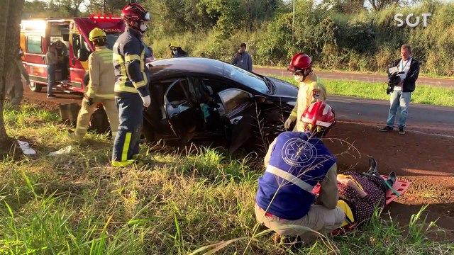 Quatro pessoas ficam gravemente feridas em capotamento na BR-467 em Cascavel