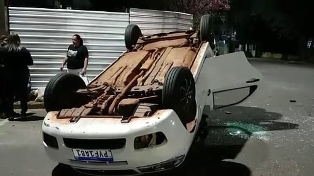 Segunda colisão na Rua Nereu Ramos termina com veículo capotado