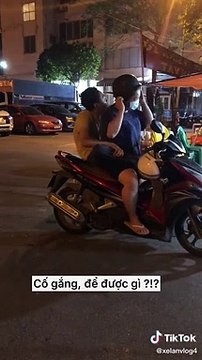 Xúc động chị gái nguyện cả đời làm đôi chân cho em trai