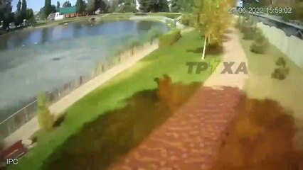 Les images du missile qui frappe Krementchouk