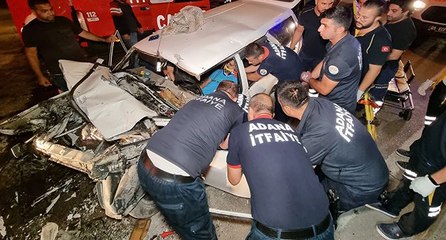 Kırmızı ışıkta duran işçi servisine çarptı: 1 ölü