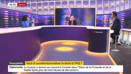 Inscription de l’IVG dans la Constitution : "C’est une diversion politique", assure Marine Le Pen