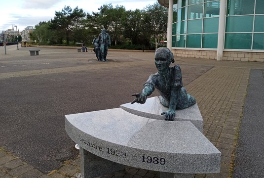 Emigration statues Derry quayside, Ireland
