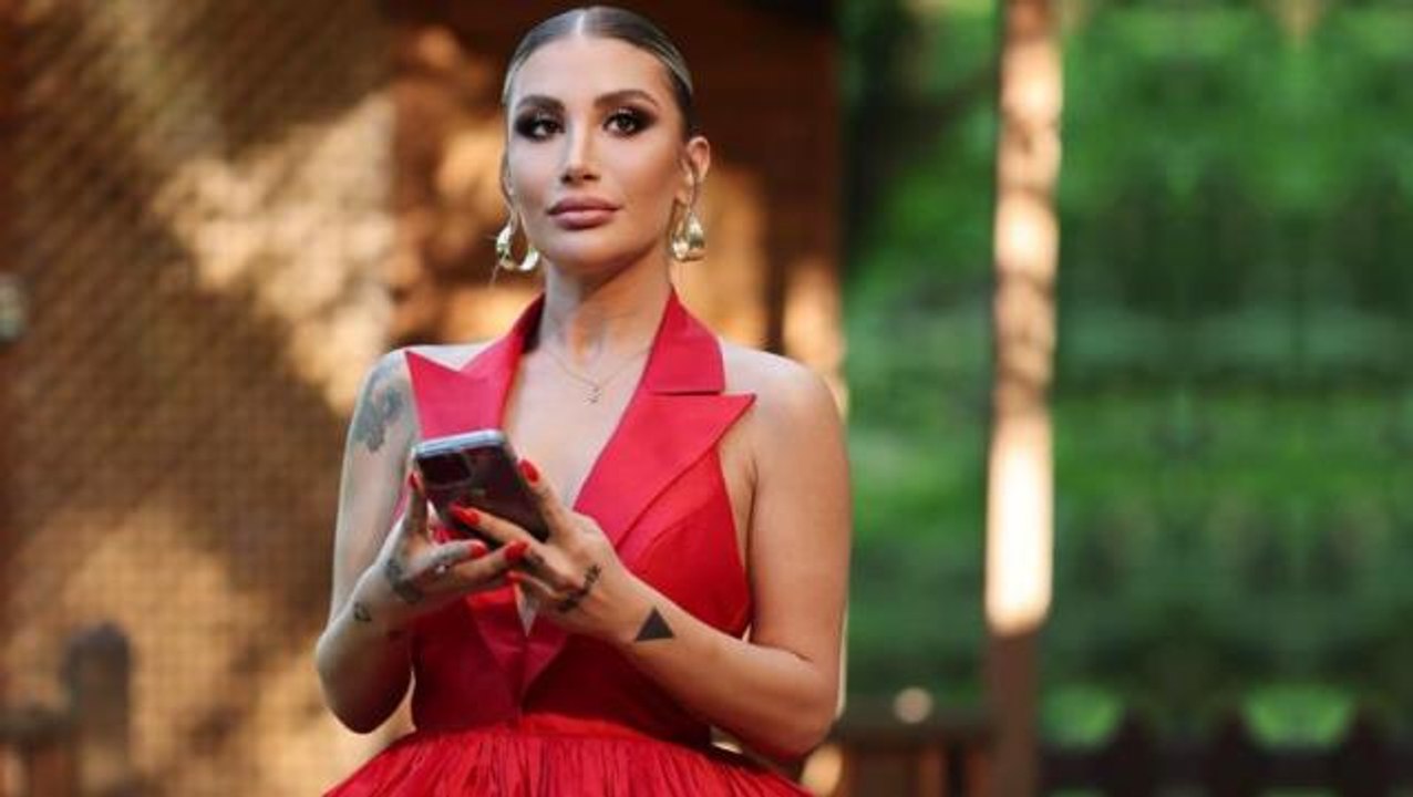 İrem Derici'den "Galerinde kaç çıplak fotoğrafın var?" sorusuna cevap: Mesaj ve fotoğraf tutmam