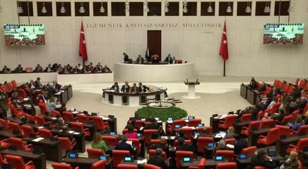 Müzeyyen Şevkin'den Bakan Nebati'ye: "Yaşlılık Aylığı 1.084 Tl, Açlık Sınırı 6.117 Tl. Bu Miktarı Artırmayı Düşünüyor Musunuz?"