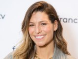 Laury Thilleman : fraîchement séparée de Juan, elle dégaine un look qui ne passe clairement pas inaperçu (et on lui pique) !