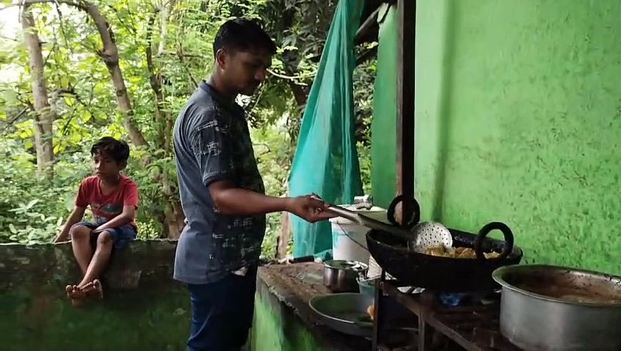 जिले के लोगों को आज भी भाता है चंदा के समोसे का स्वाद