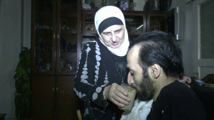 سيدة سورية تحول حلم الصحافة لدى ابنها المريض إلى حقيقة