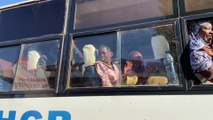 Bus du UNHCR amenant les familles vers le camp de réfugiés de Nakivale (Ouganda)
