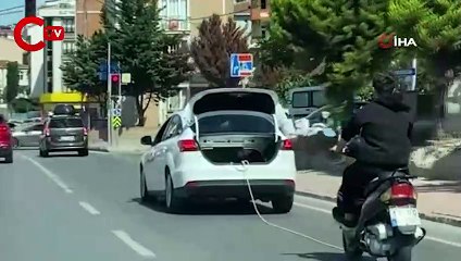 Kartal’da ilginç anlar: Motosiklet çeken aracın bagajından çıktı