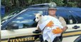 États-Unis : un policier sauve une chienne abandonnée sous la chaleur et l'adopte