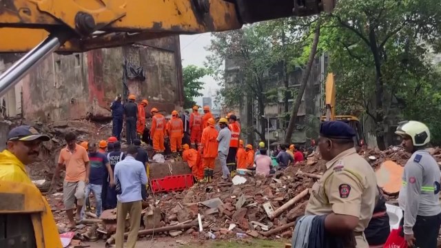 인도 뭄바이 노후 건물 폭우에 붕괴...19명 사망 / YTN