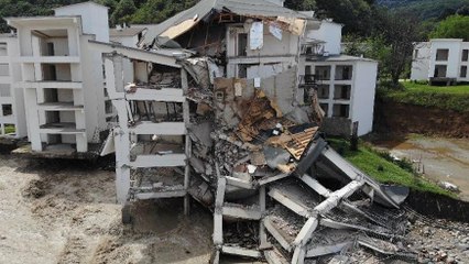 Sel, 3 ay sonra açılışı yapılacak oteli yıktı