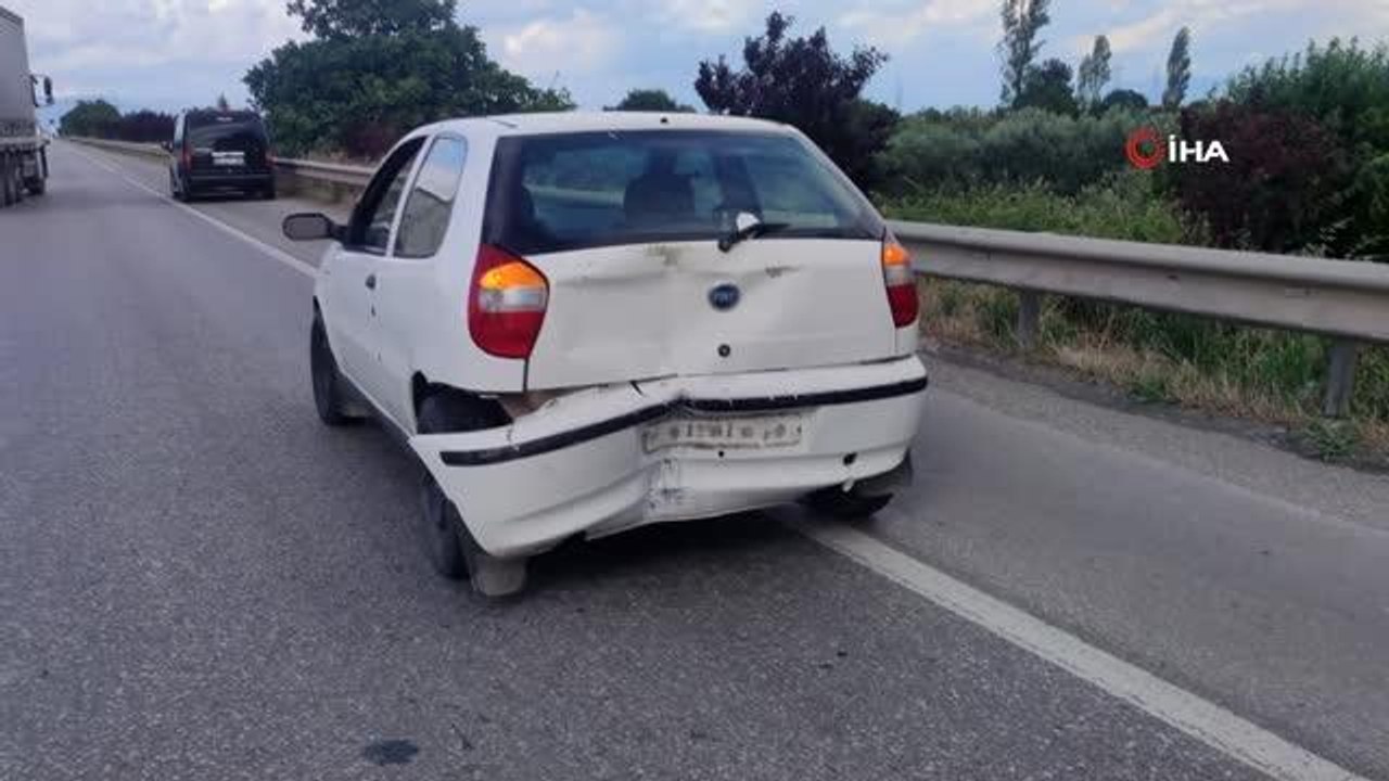 Motosiklet sürücüsü otomobile arkadan çarptı