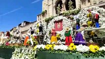 Las flores dan forma a la Ofrenda de las fiestas de San Pedro y San Pablo