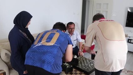 İki çocuğa sıcak yuva veren aile bu kez kız çocuk için gönüllerini açacak