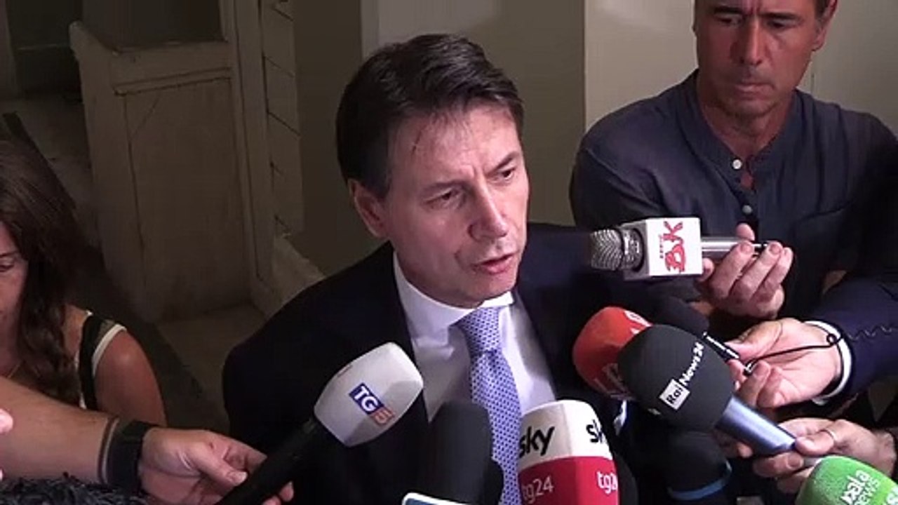 Conte contro Draghi: "Grave che un premier tecnico si intrometta nella vita dei partiti"