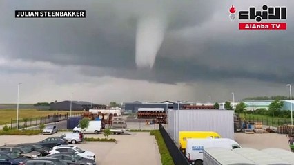 زوبعة نادرة تجتاح مدينة هولندية وتتسبب بمقتل شخص