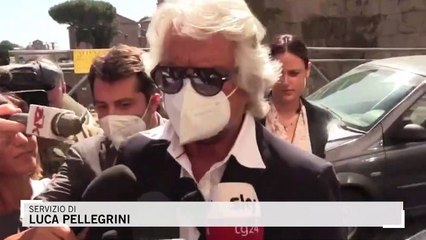M5s, Grillo: "Doppio mandato è una regola". Ma non risponde sul Governo