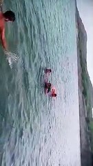 छुट्टी मनाने झील पहुंचे दो भाइयों संग हुआ यह हादसा, देखें video