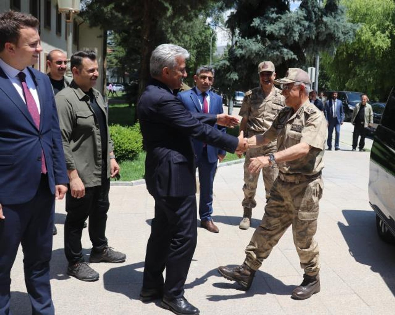 ⁣Jandarma Genel Komutanı Orgeneral Çetin, ziyaretlerde bulundu