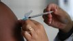Médico explica se vacinas da gripe e da covid-19 podem ser aplicadas juntas no mesmo dia