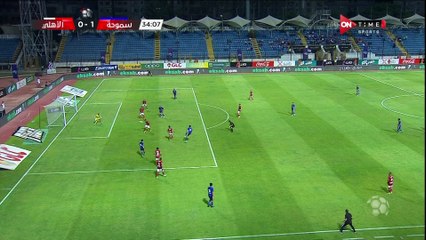 محمد الشناوى يتقذ مرمى الأهلى من تسديدة شريف رضا.