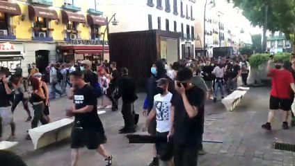 Mucha policía y pocos manifestantes en la marcha anti OTAN de Tirso de Molina