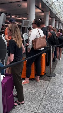 Files d’attente et bagages perdus : le chaos à l’aéroport de Montréal